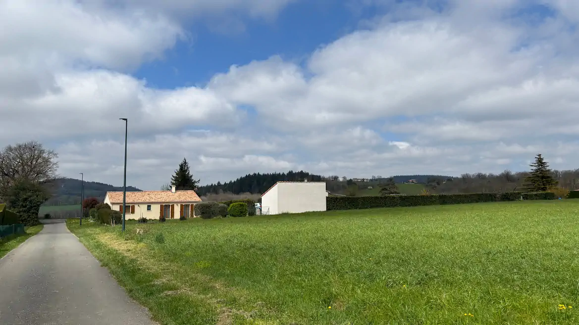 Terrain constructible à vendre à Montredon-Labessonnié dans un cadre naturel et calme
