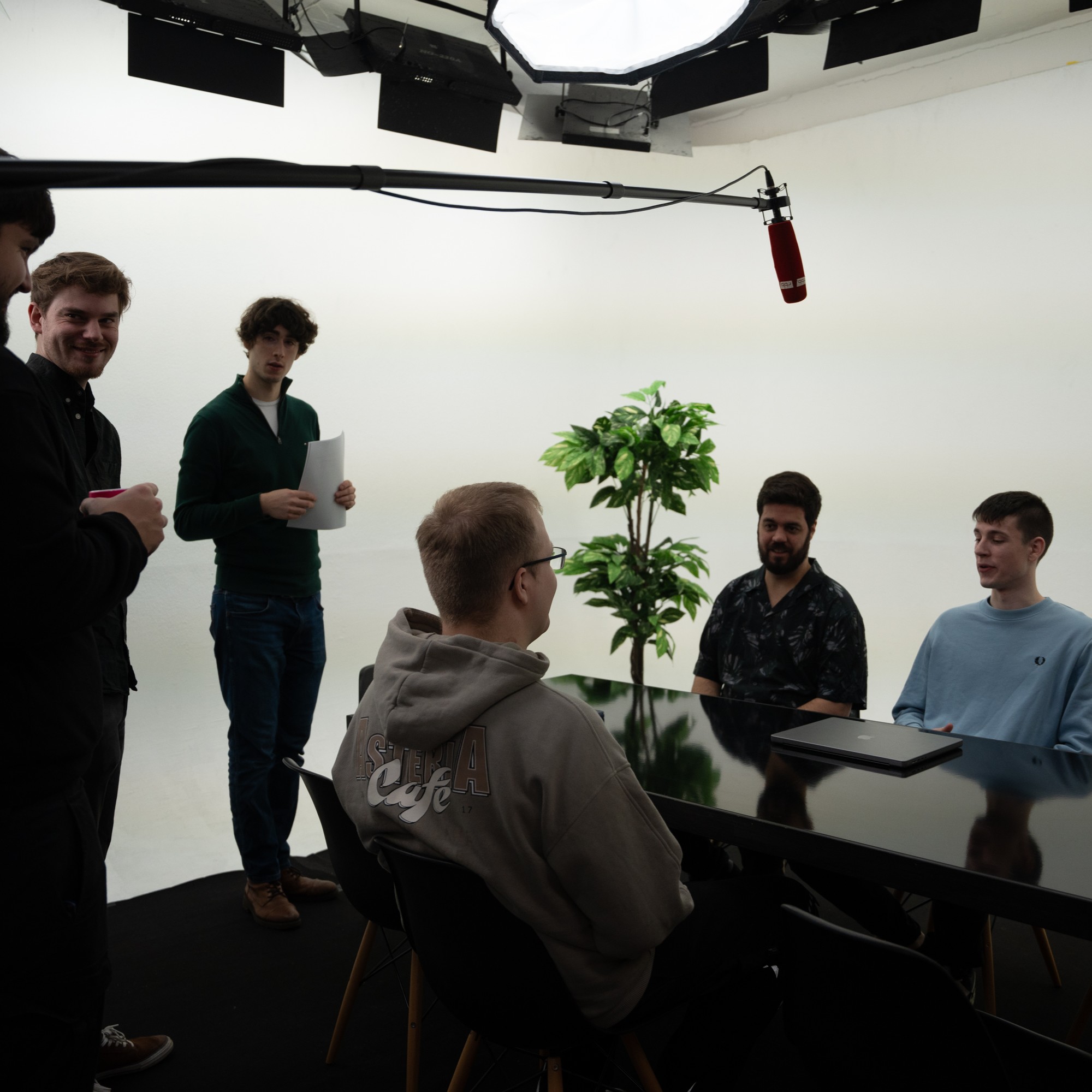 Elias Münchow und das Team von Purpose Production bei einem Dreh