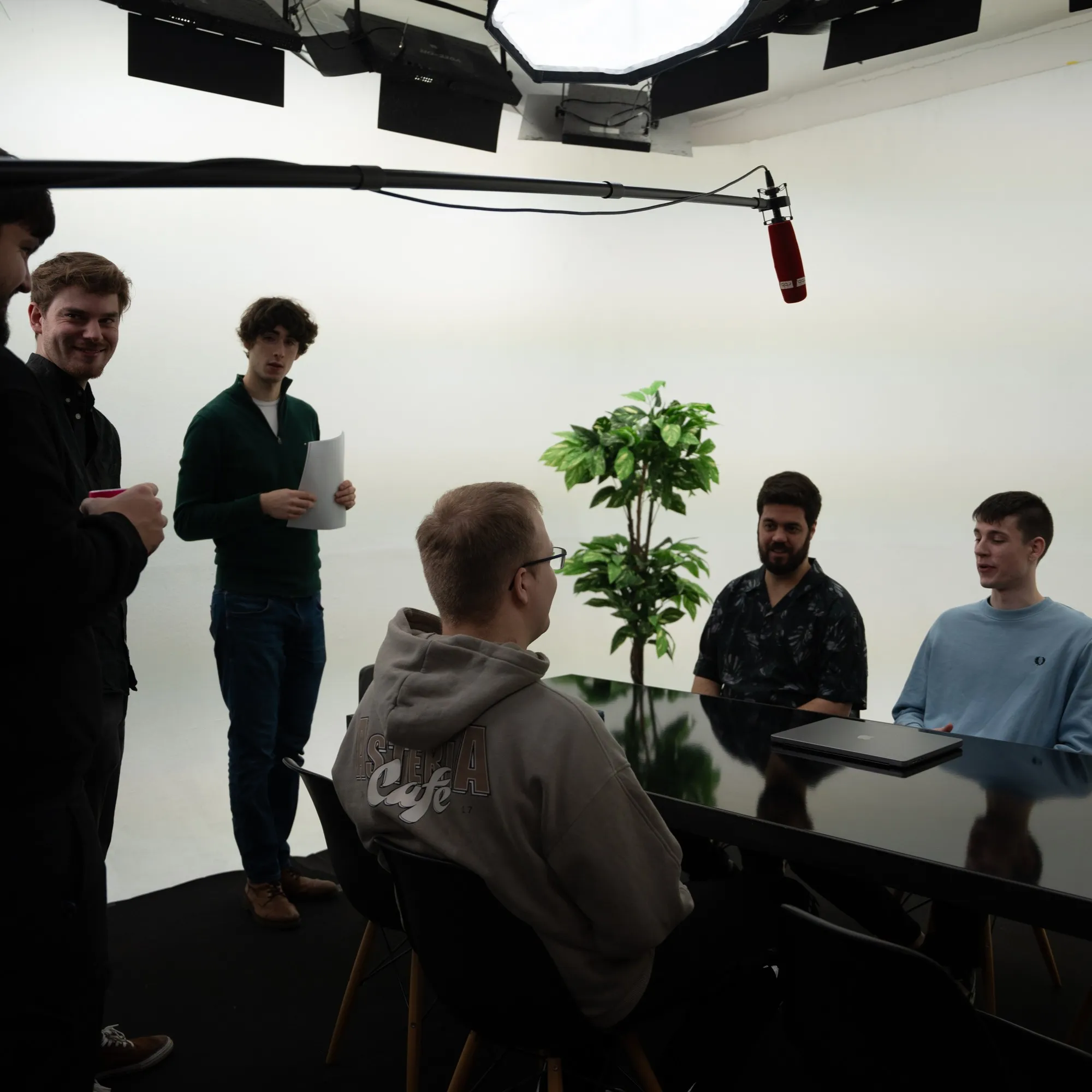 Elias Münchow und das Team von Purpose Production bei einem Dreh