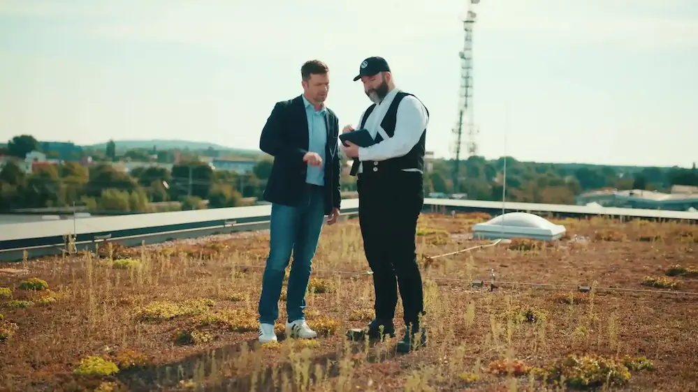 Szene aus dem Film: Deutsche Dach Dienstleistungen: Recruitingfilm für Dachdecker