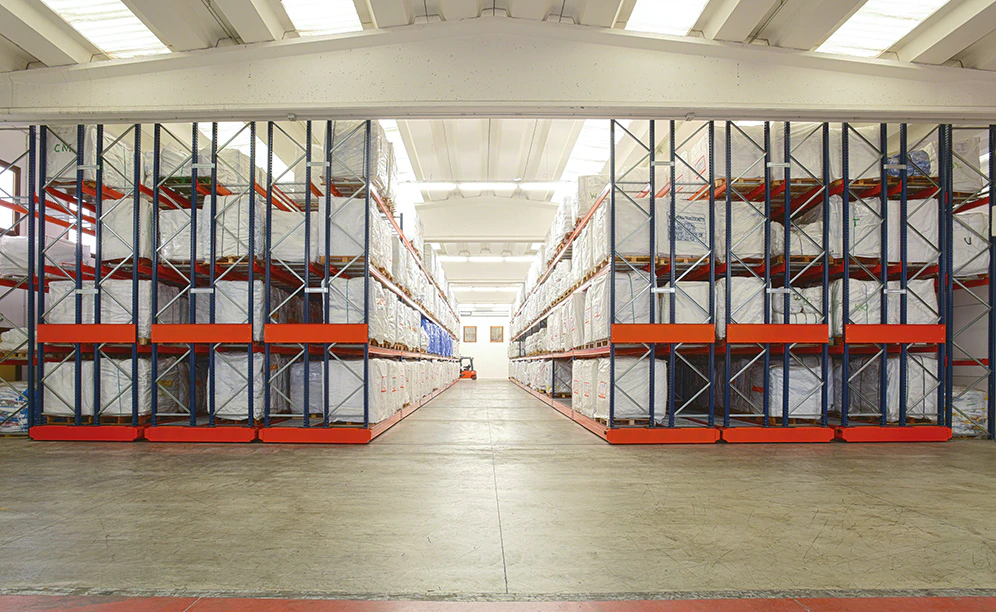 Canadian polymer warehouse with bulk material storage racking