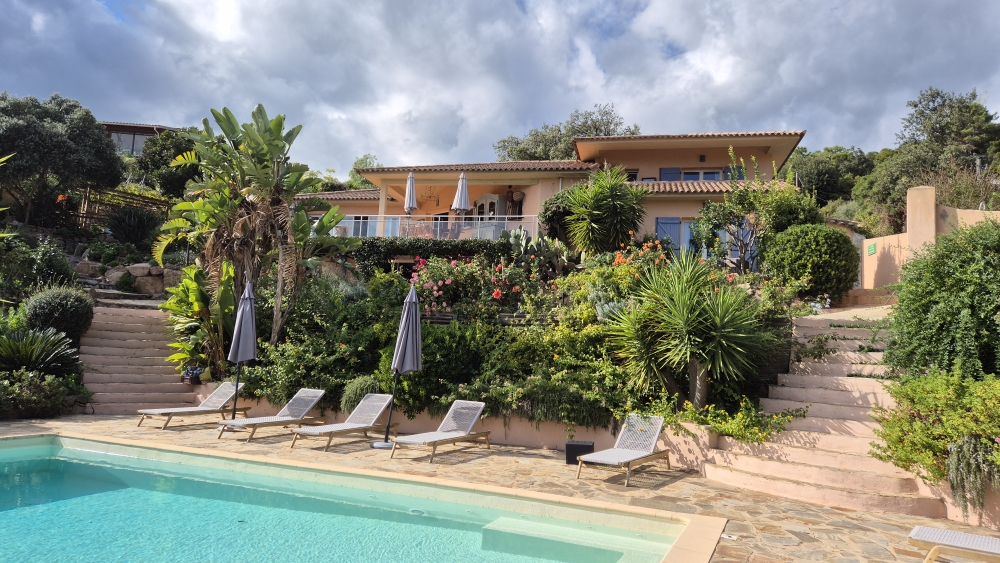 Maison d’hôtes Villa Mimosa à Favone avec vue mer et piscine