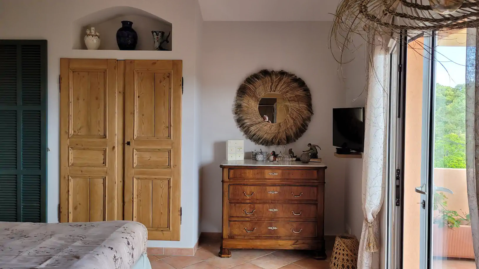 Décoration et rangement de la chambre l'Arbousier à Favone en Corse du Sud