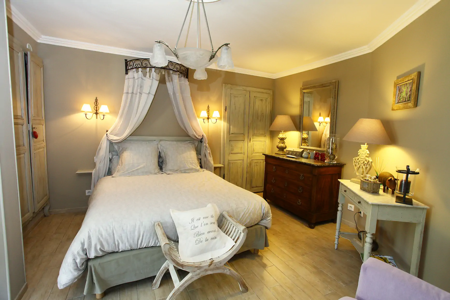 grand lit double chambre l'ortu maison d'hôtes villa mimosa