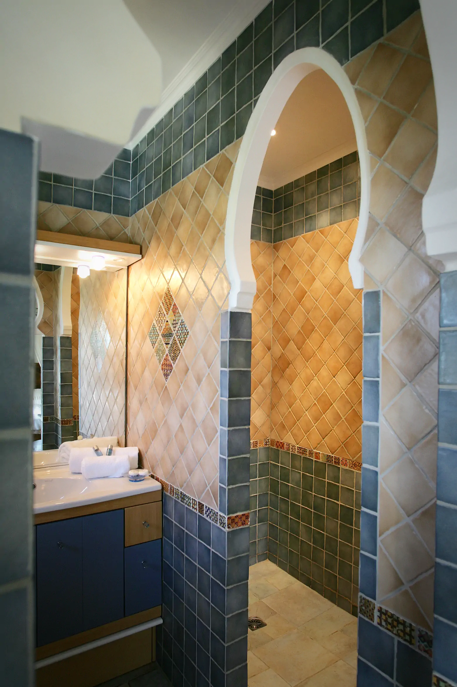 Salle d’eau lumineuse de la chambre d’hôtes Côté Sud en Corse du Sud