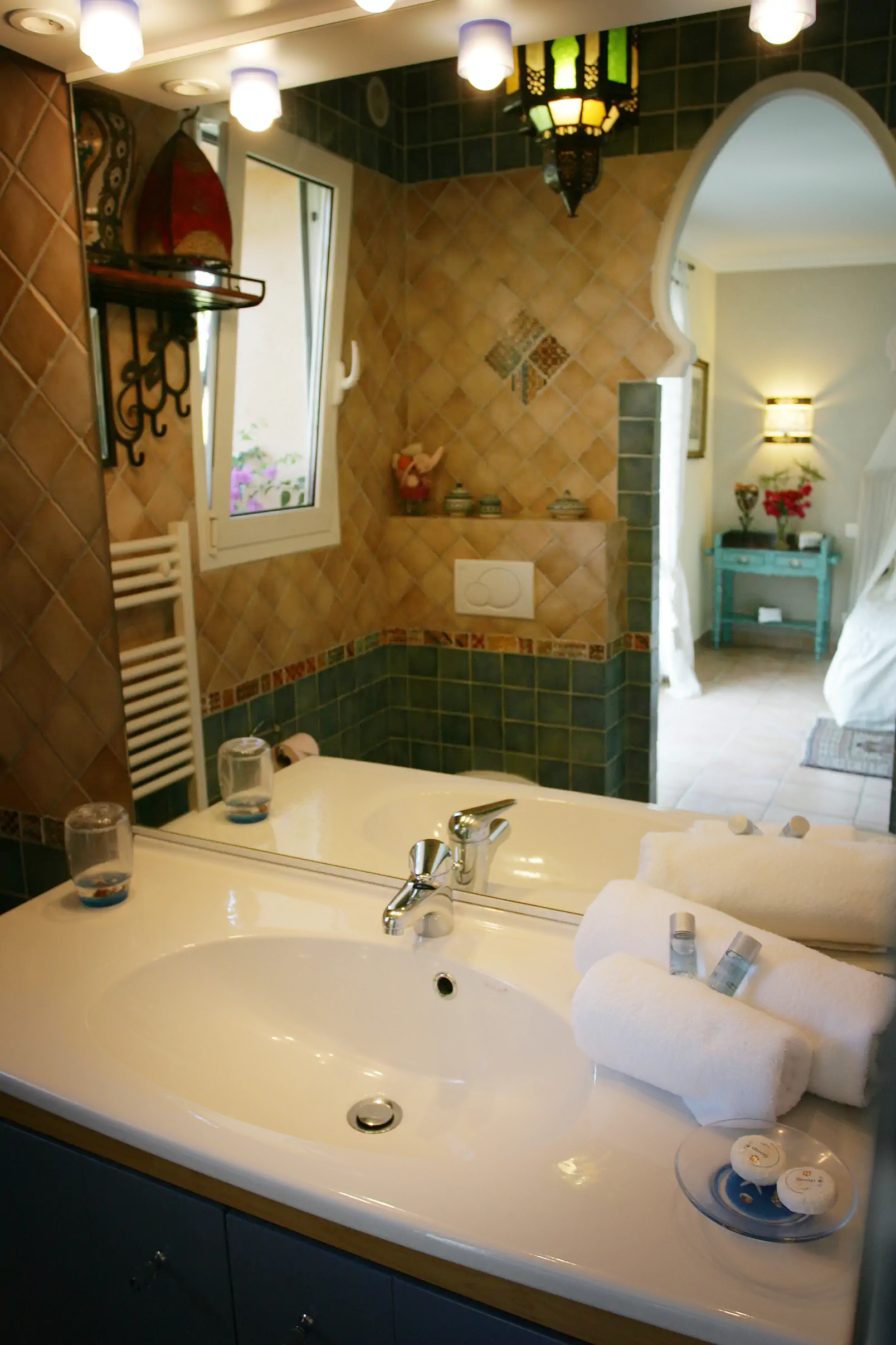 Salle de bain confortable de la chambre Côté Sud à Favone