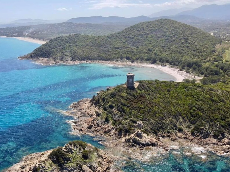 Photo de la tour génoise de Fautea en Corse du Sud, activité proche de la villa mimosa
