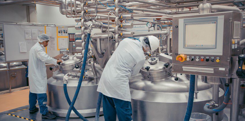 Des techniciens de maintenance de la cosmétique