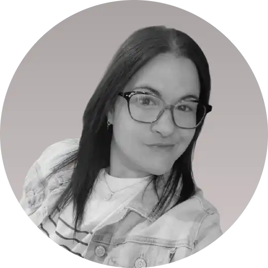 Impulsa la organización y la relación con clientes desde una gestión clara y humana. Asegura coordinación entre oficina y equipos técnicos, seguimiento de proyectos y una experiencia de servicio consistente de principio a fin.