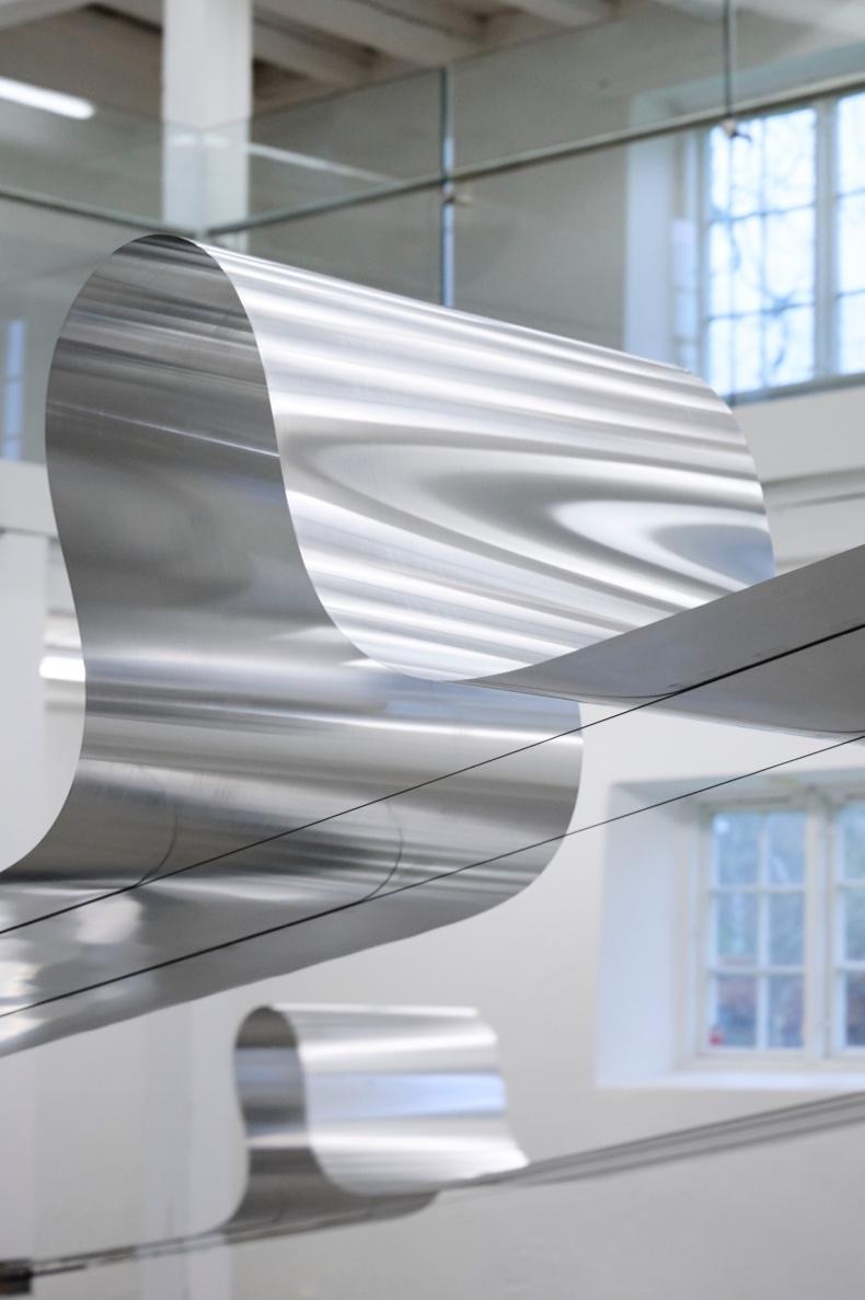 A close-up of a metal stripDescription automatically generated
