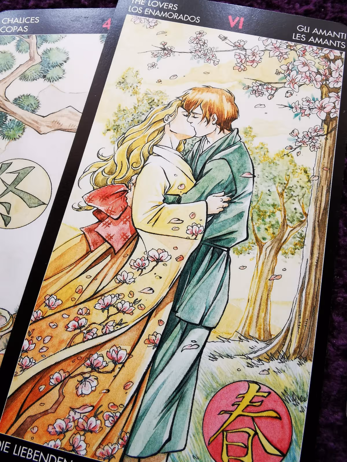 Carta Los Enamorados del Tarot Manga de Barbara Moore ilustrada en estilo anime, simbolizando decisiones del corazón y relaciones conscientes
