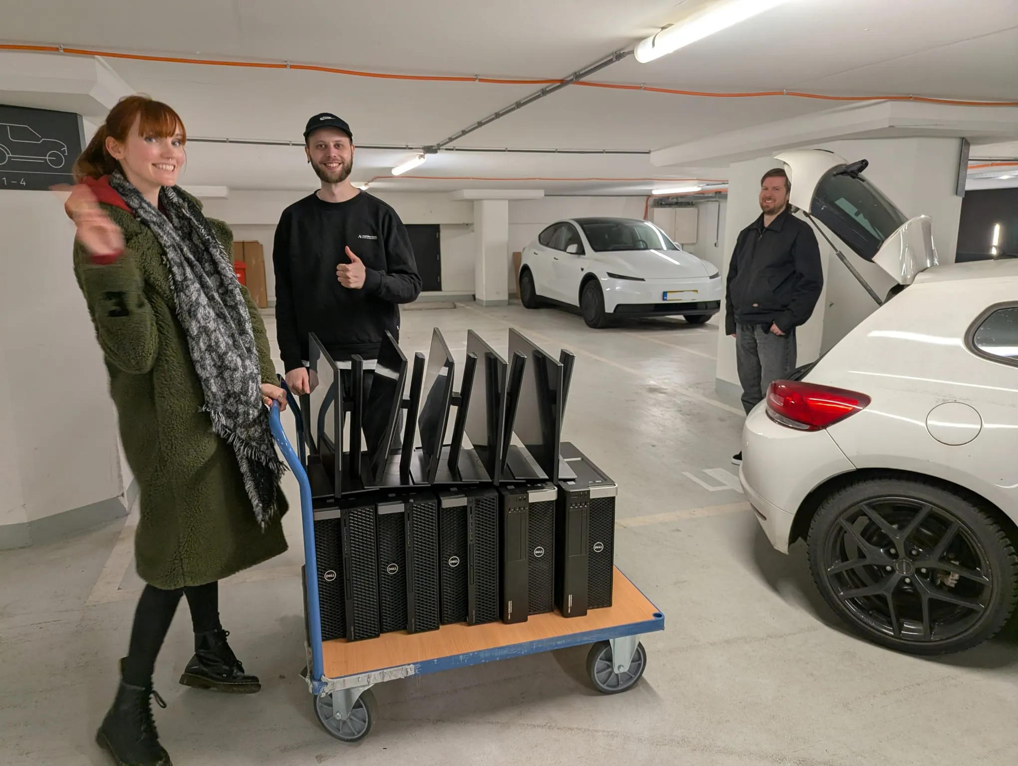 Foto van het ontvangsnemen van de donatie van Guerilla Games.