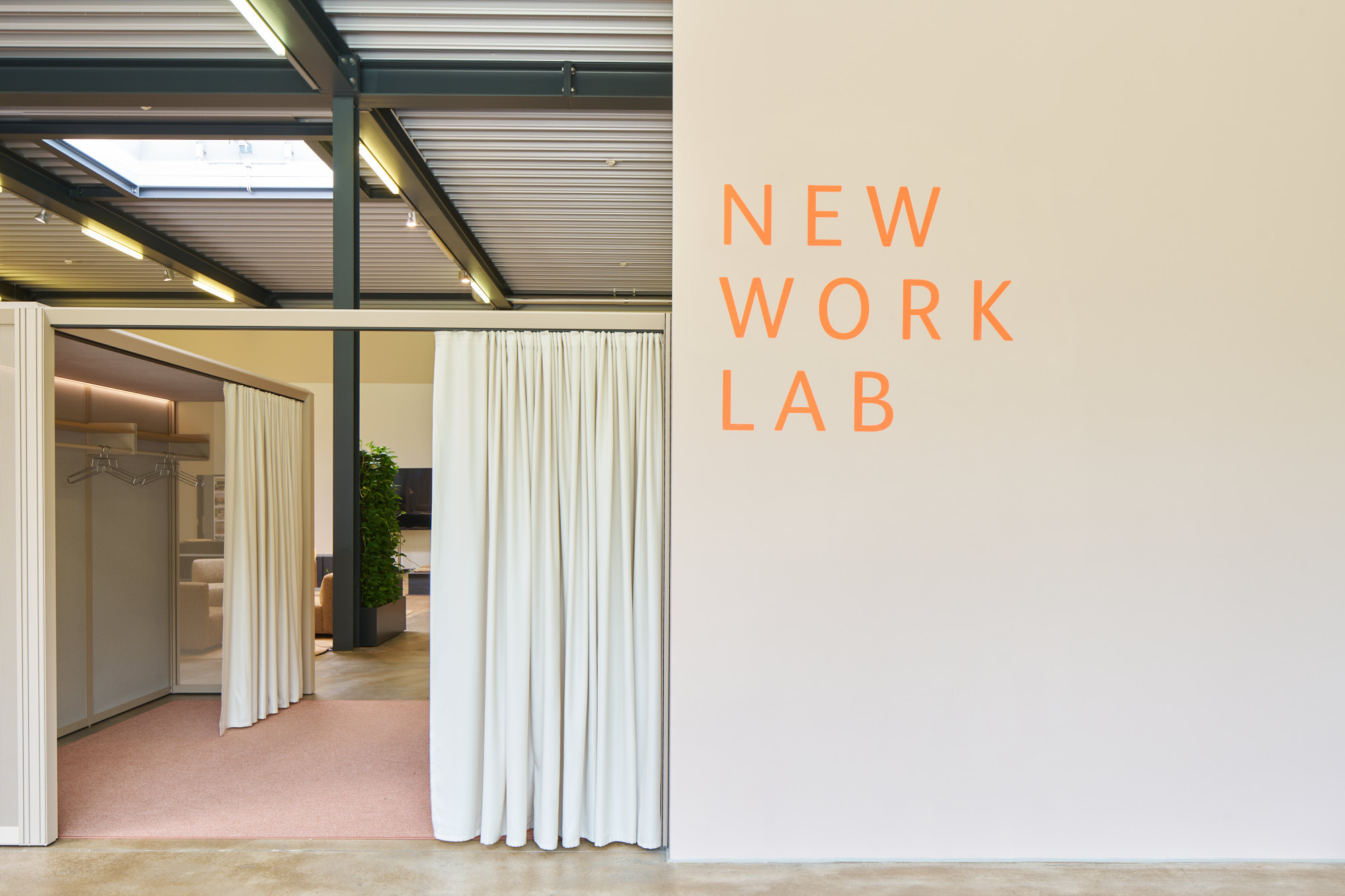 Eingang und Garderobe im New Work Lab