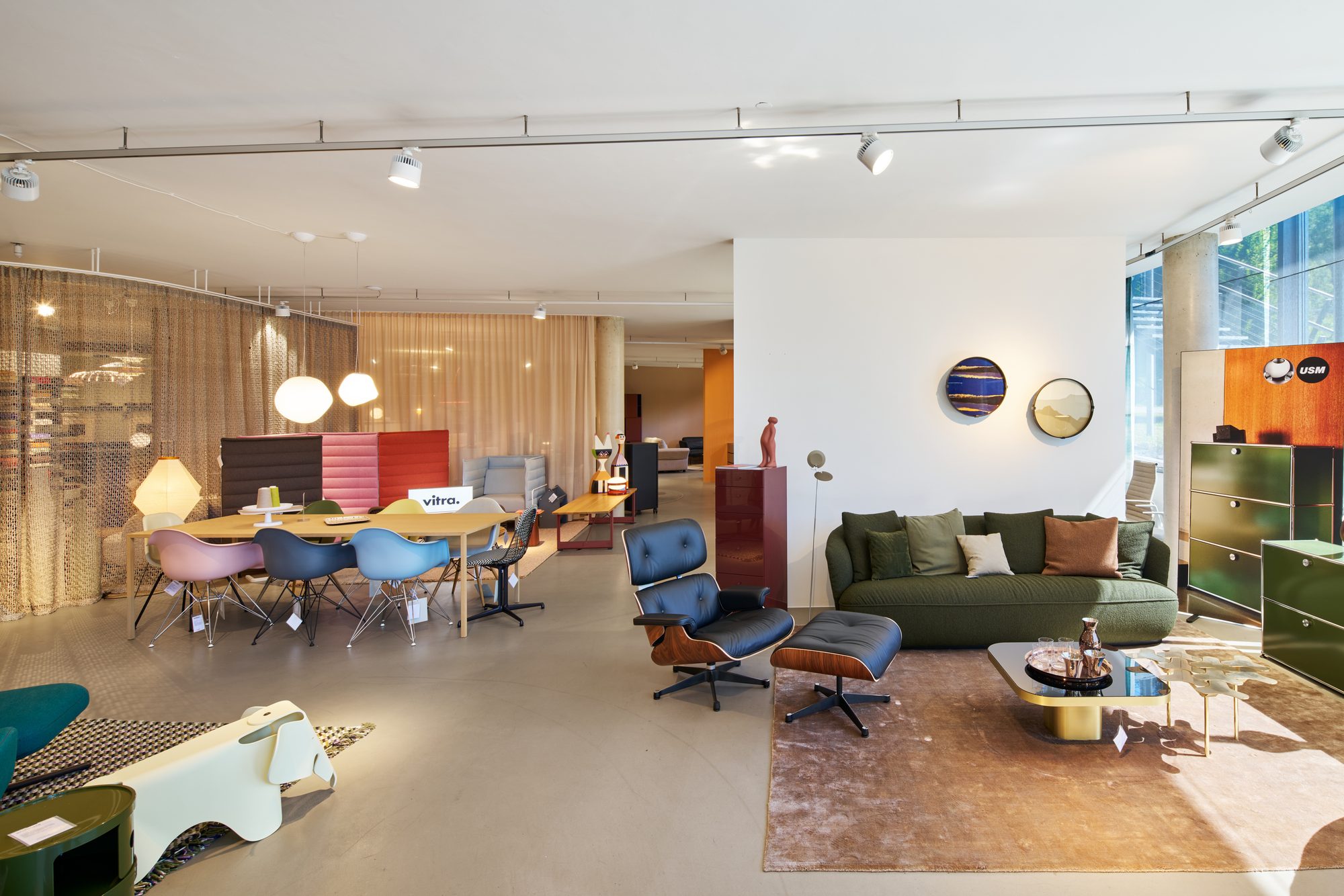 Leder, Stoff und Teppich im architare Showroom Nagold