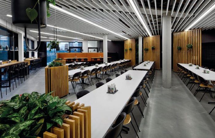 Betriebsrestaurant von Mercedes-AMG in Affalterbach, eingerichtet von architare