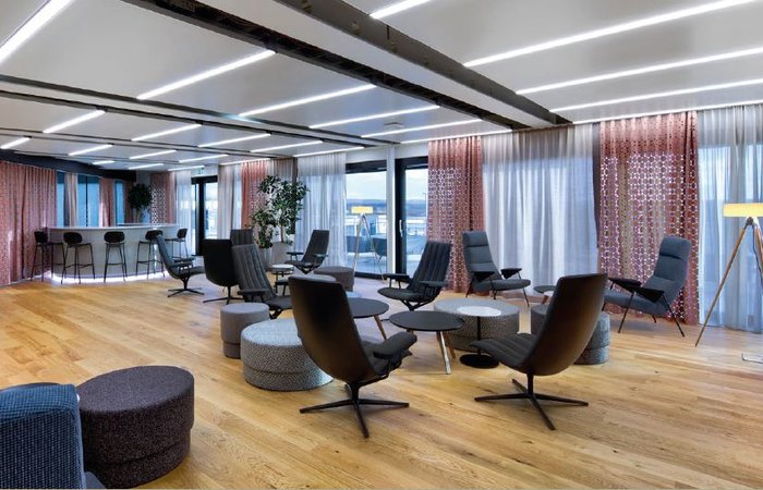 Entspannen in den Healy Lounge Chairs von Walter Knoll…