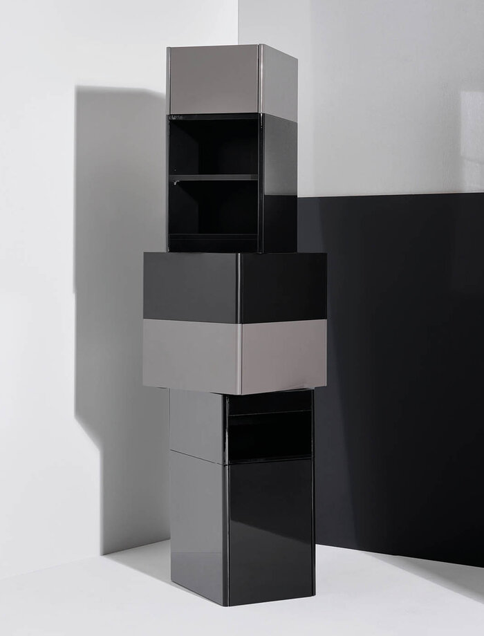 Container-Stapel aus Ivy in Schwarz und Zement. (Foto: Schönbuch)