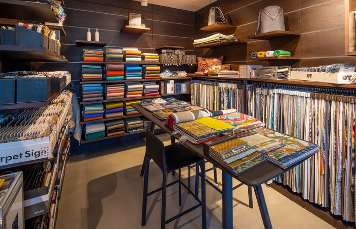 Ein Paradies für Stoff-, Tapeten und Teppichliebhaber: das architare Textilstudio.