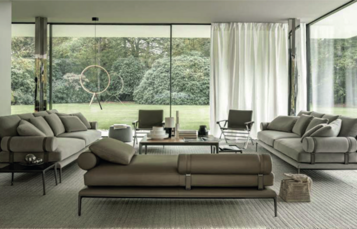 Atoll – besticht mit Rollenkissen, die mit Lederriemen befestigt sind