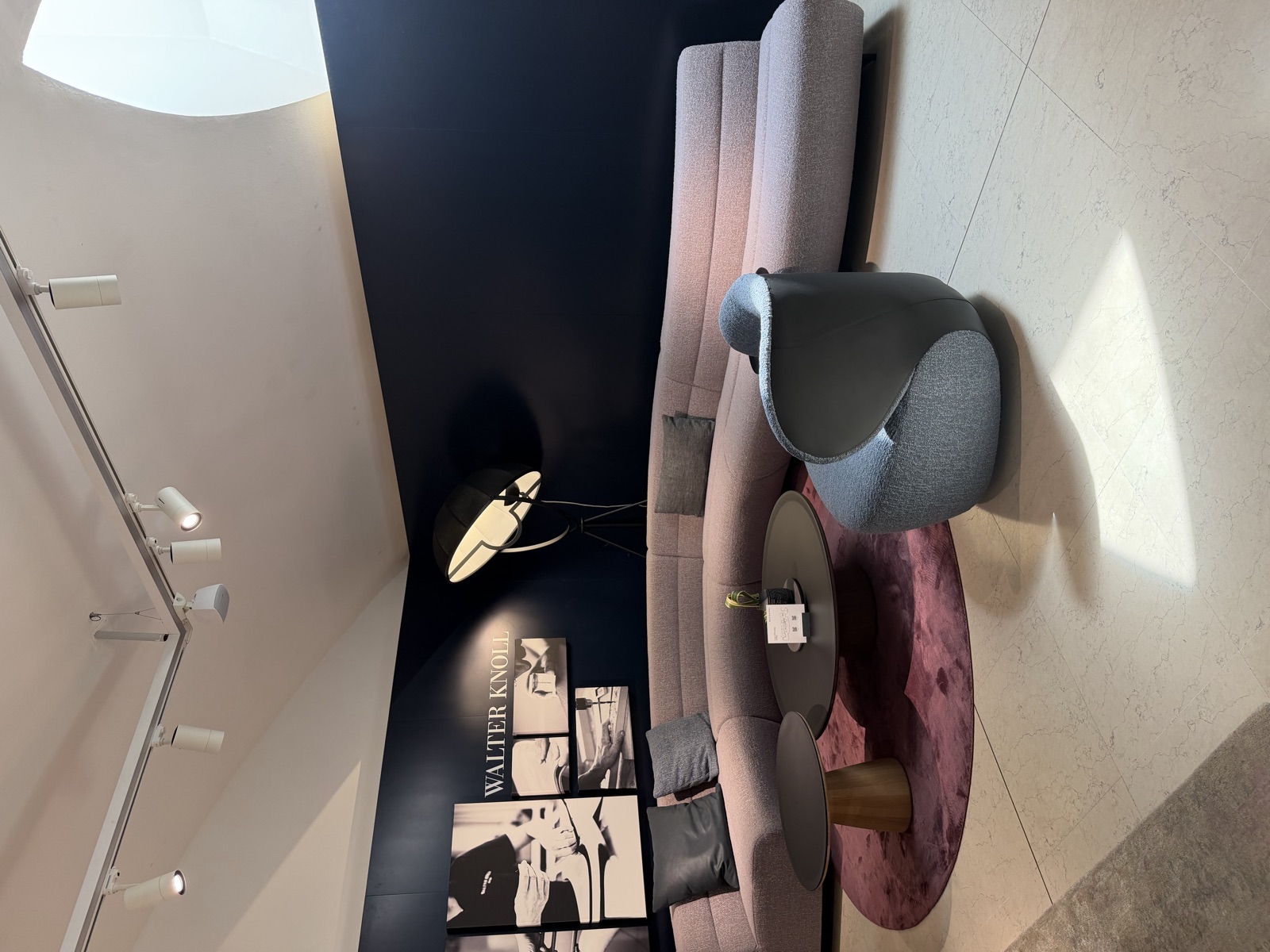 Walter Knoll Fuori — graue Sofas: zwischen Authentizität, handwerklicher Qualität und Kunst
