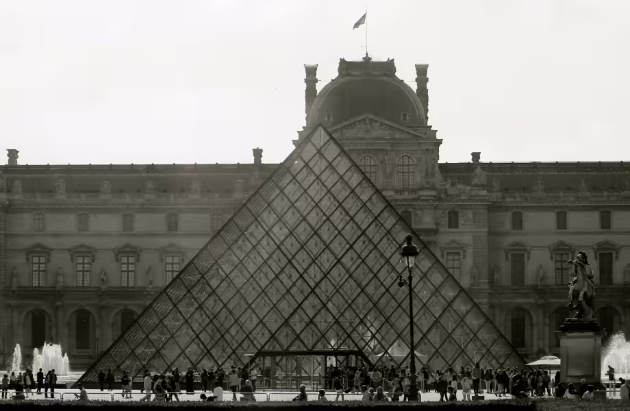 VIP tour Louvre Museum