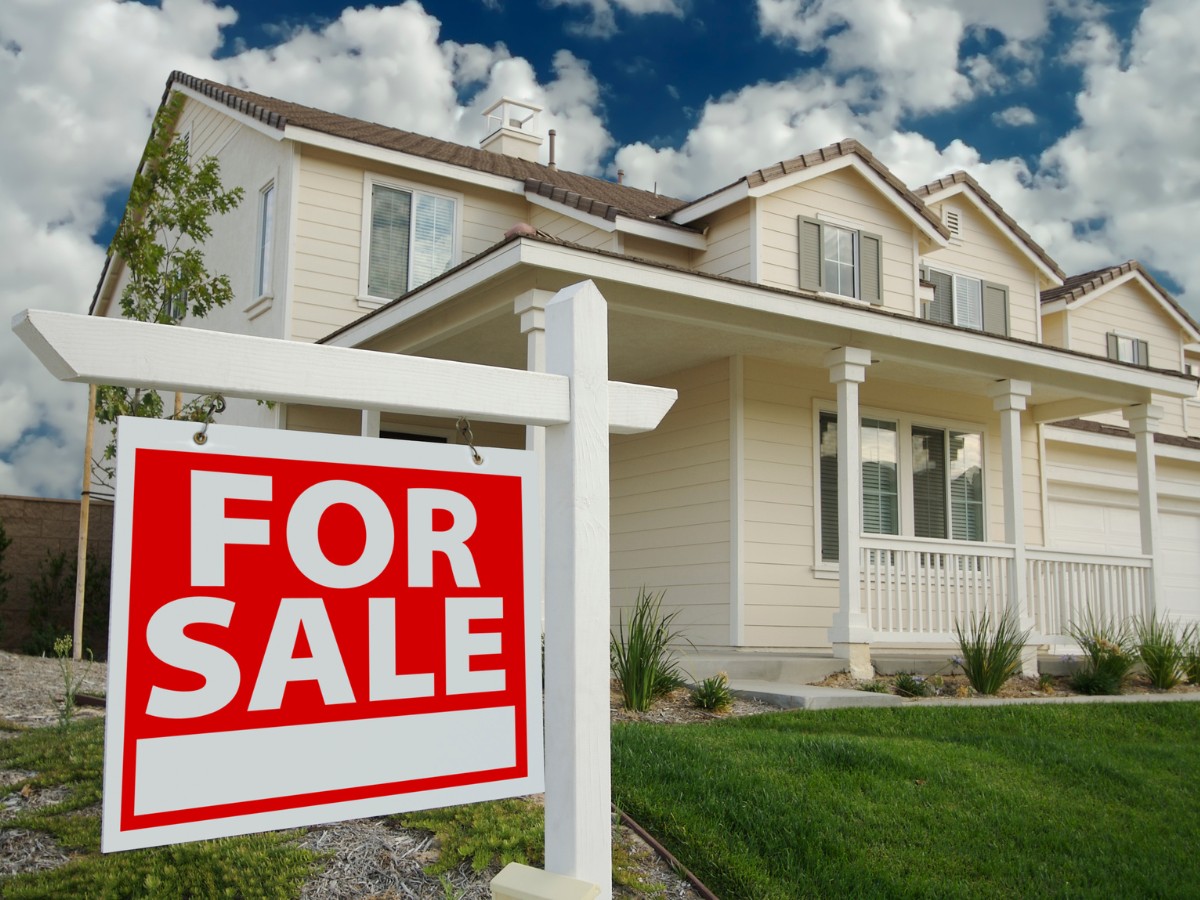 a picture of a house up for sale before the person gets divorced