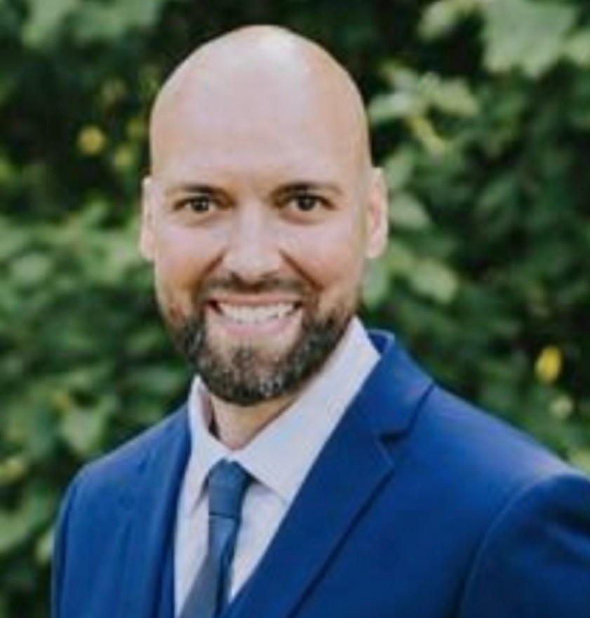 image of maintenance crew working on aircraft