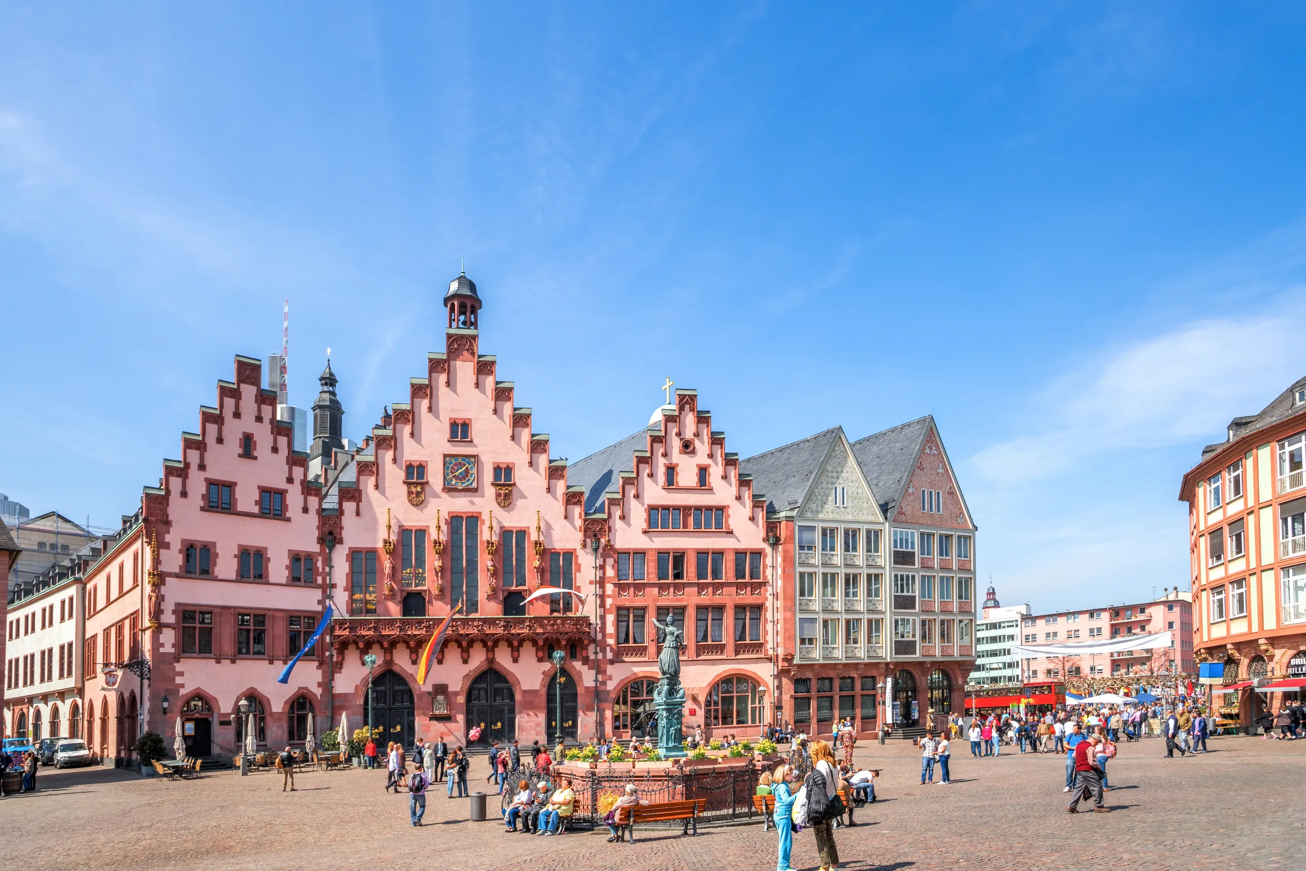 Frankfurter Römerberg mit dem historischen Römer – Einsatzgebiet der Tatortreiniger Spezialisten in Frankfurt am Main
