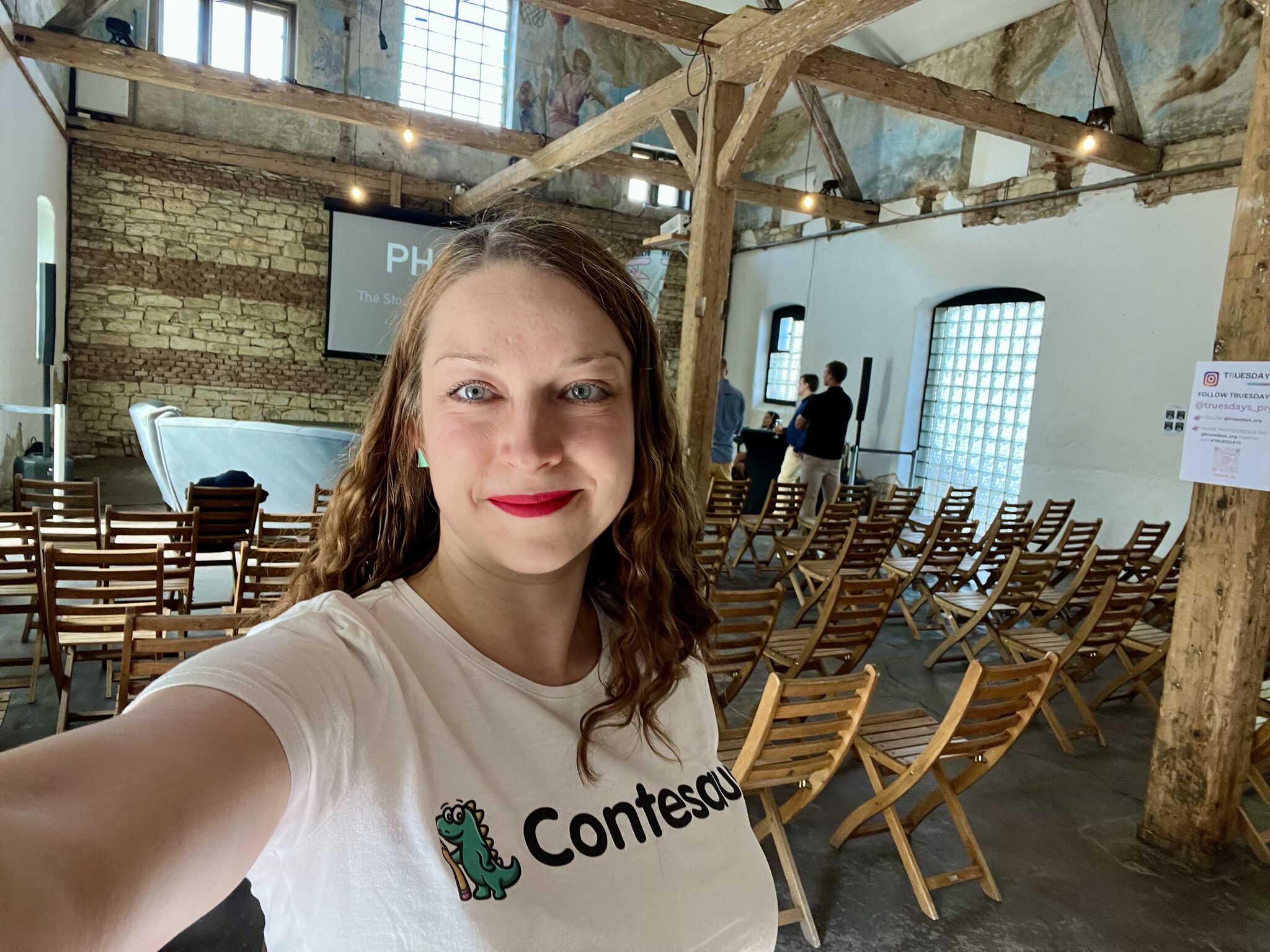 Vladana Bačová na akci Truesdays předtím než vyjde na pódium