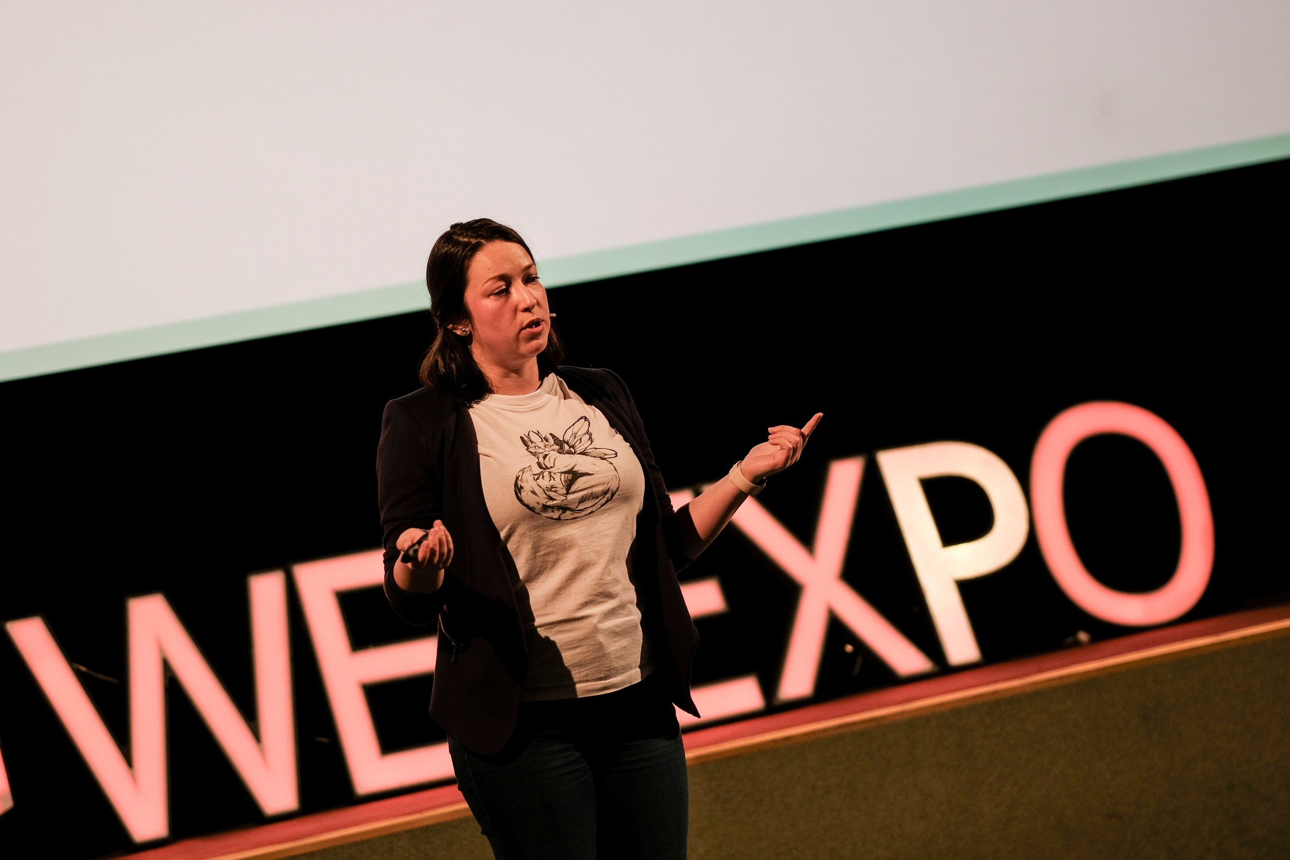 Vladana Bačová na pódiu konference WebExpo