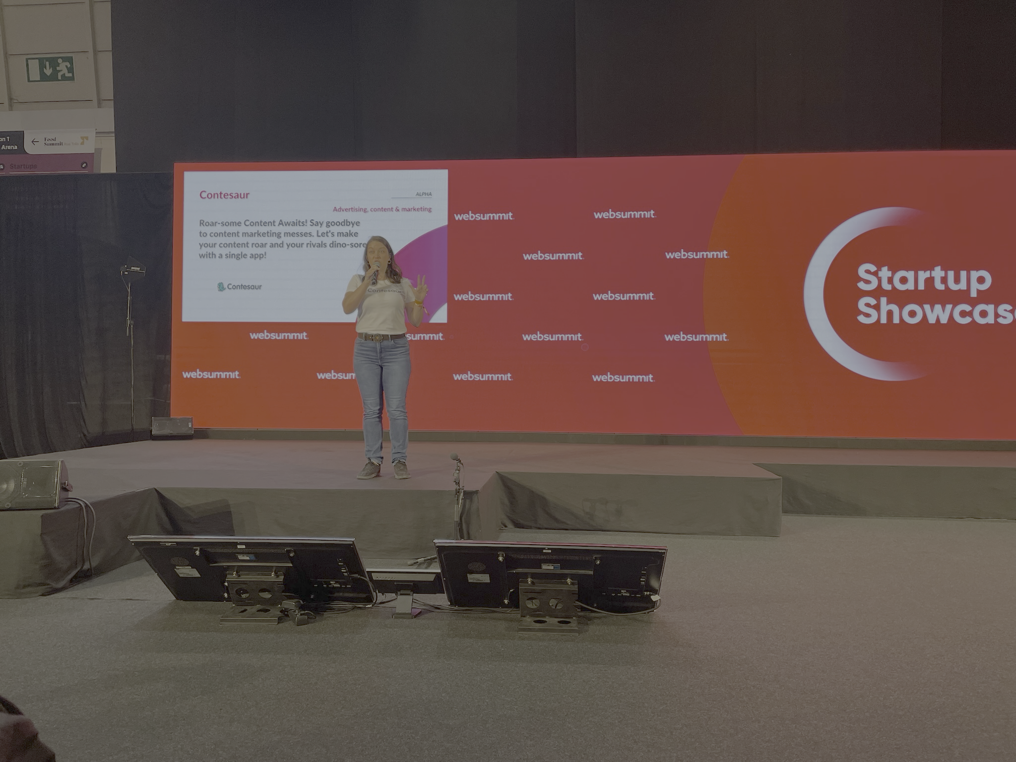Vladana Bačová na pódiu Startup Showcase na lisabonské konferenci Web Summit