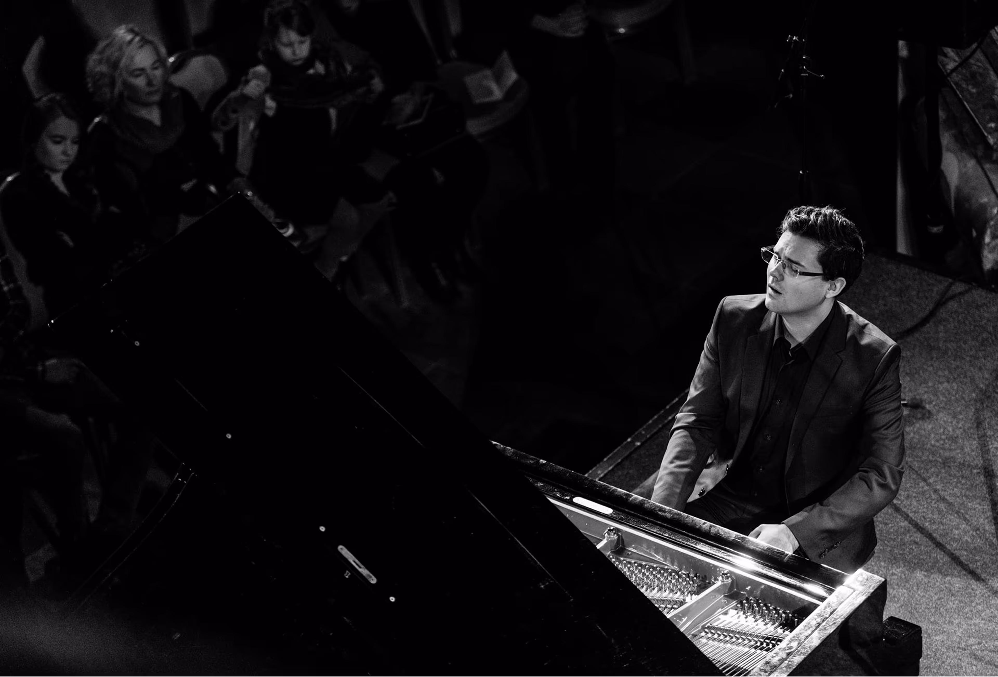 Jarred Dunn at the piano – concert in Vilnius