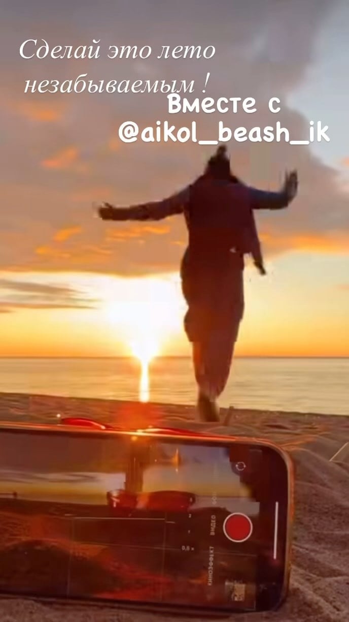 Зеленая территория гостевого дома с газоном