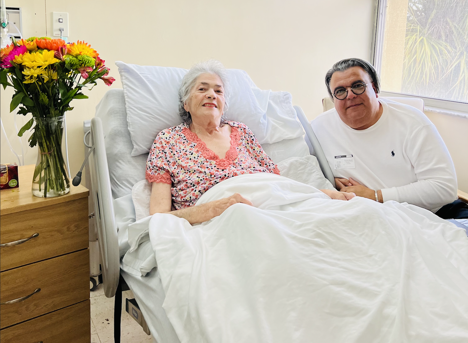 Carlos Bauza con su madre Mercedes Bauza - Apoyo a la investigación del Alzheimer