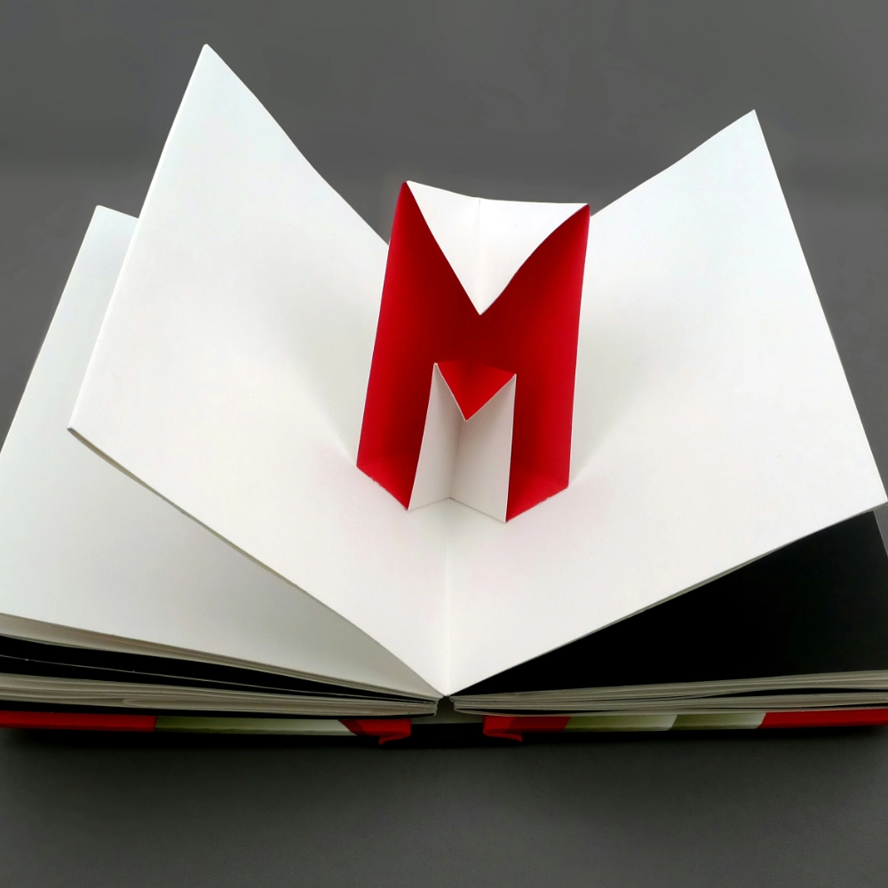 Pracovný priestor digitálneho štúdia bez rušivých prvkov