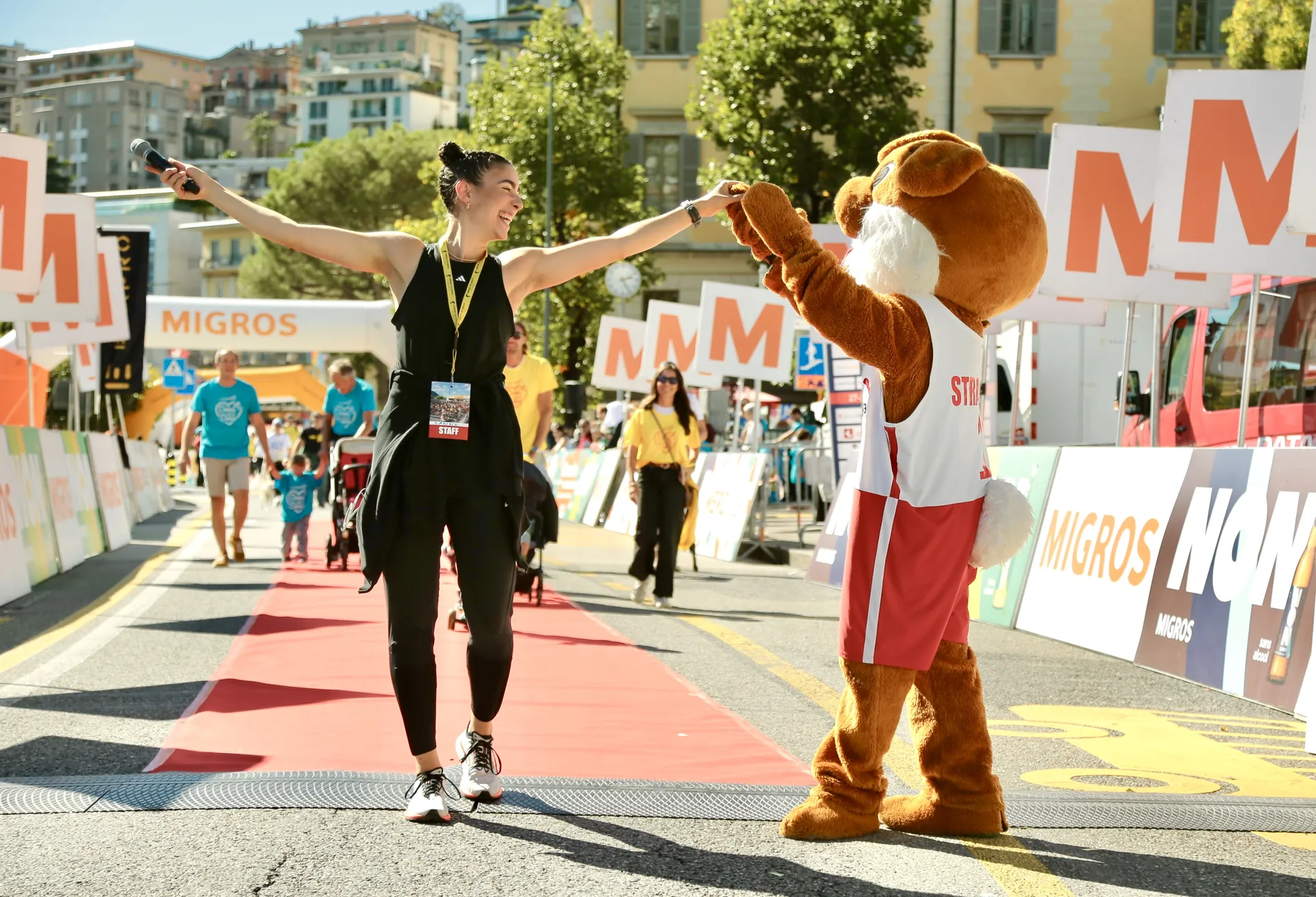 Ladina Ziani celebrating with the StraLugano mascot at the finish line