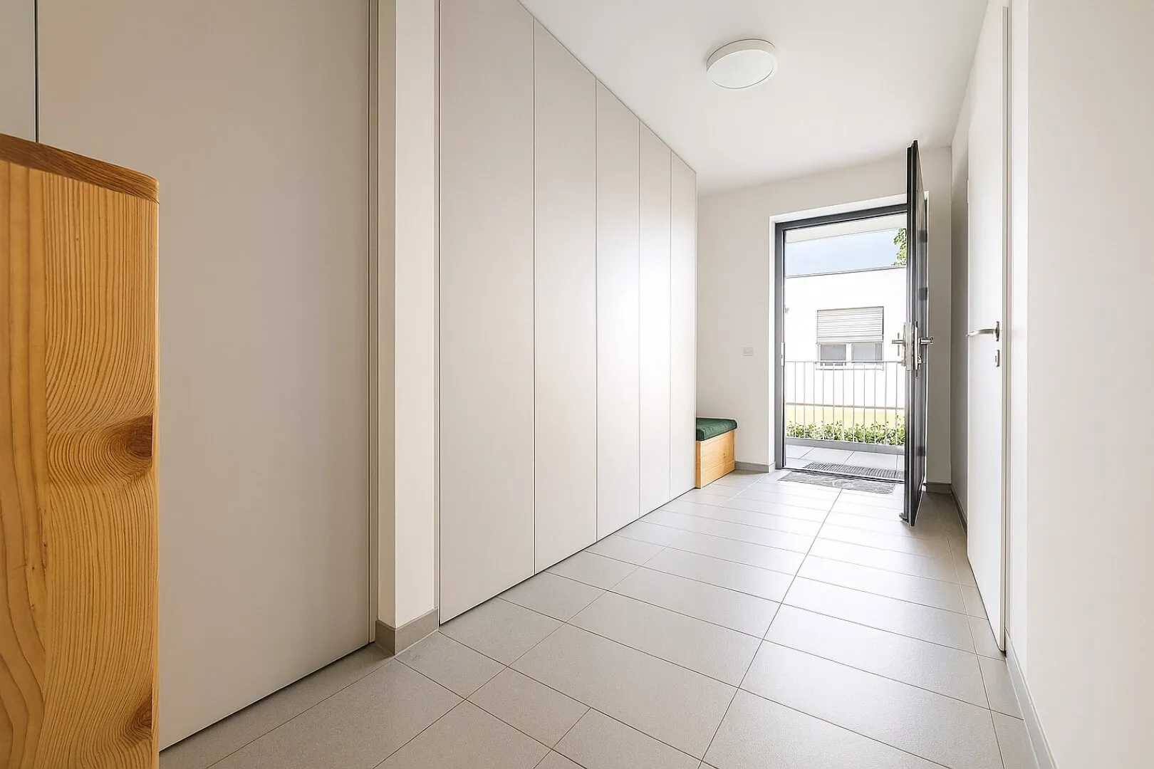Exklusive Eigentumswohnung mit Seeblick in Altmünster – Wohnen mit Weitblick