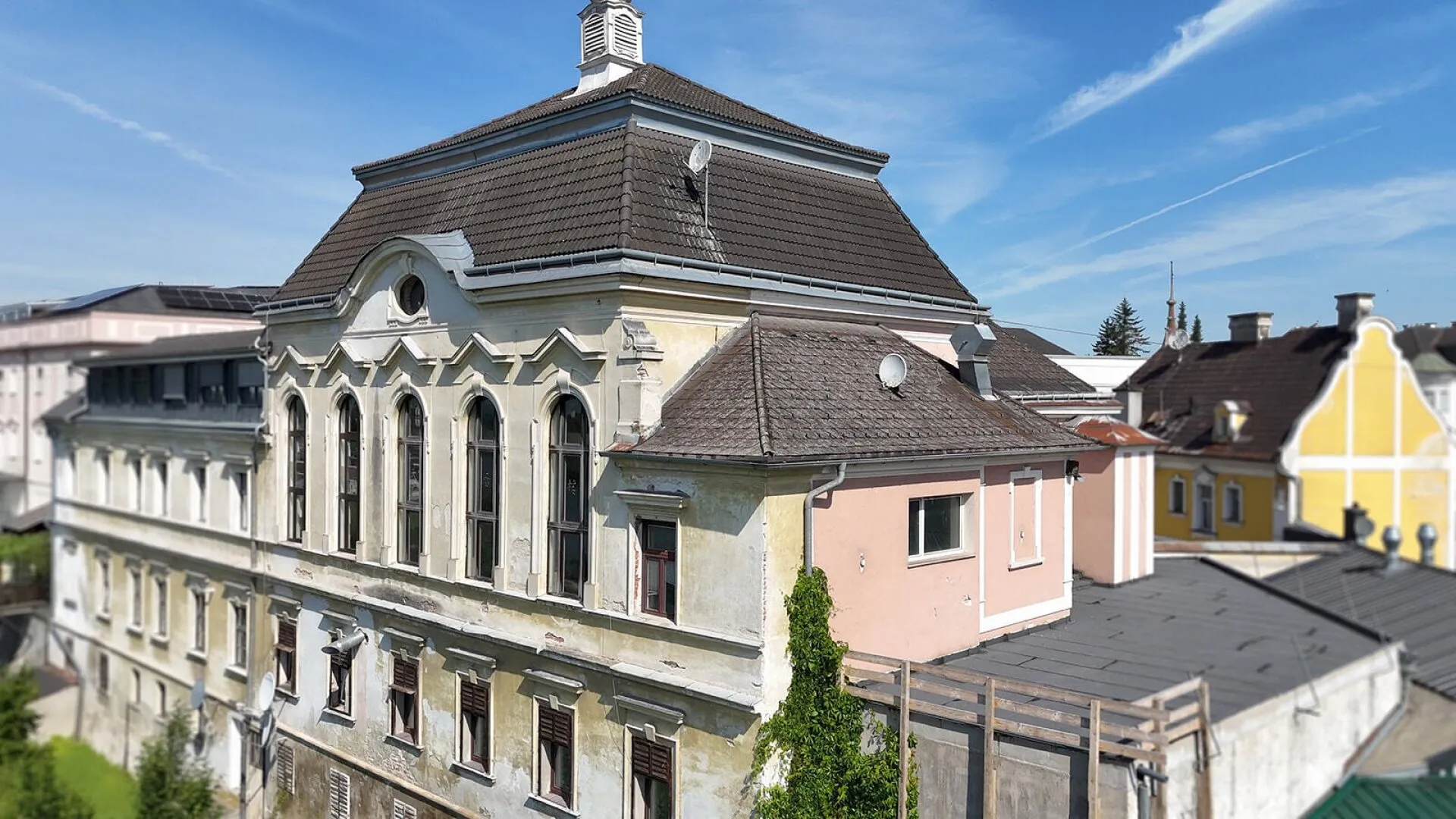 Ihr Geschäft über den Dächern von Lambach – mit Geschichte und Aussicht