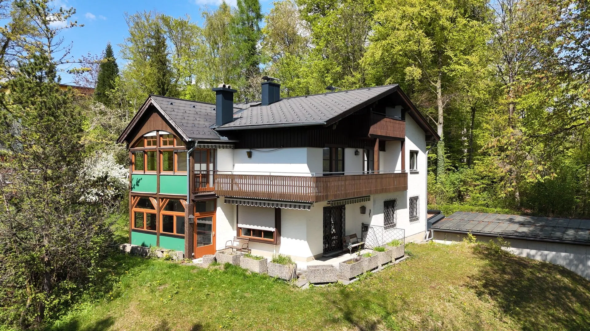 Zwei Wohnungen. Ein Haus. Und Platz für das, was einem wirklich wichtig ist.