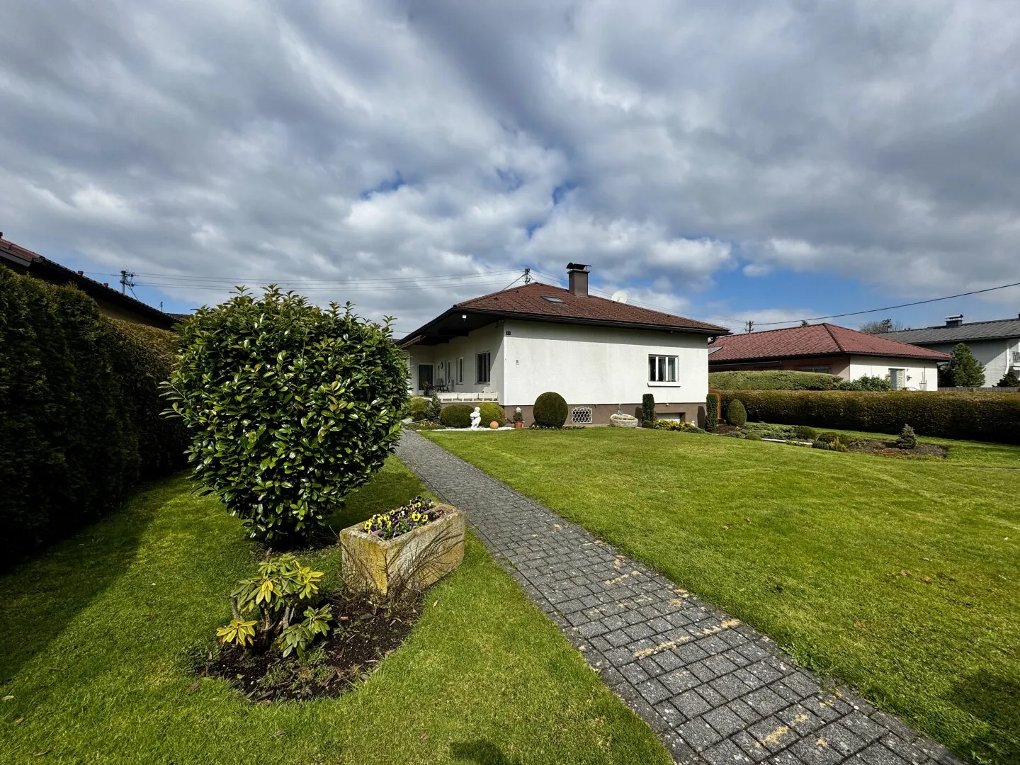 Bungalow-Life mit Riesen-Garten & Fluss-Action