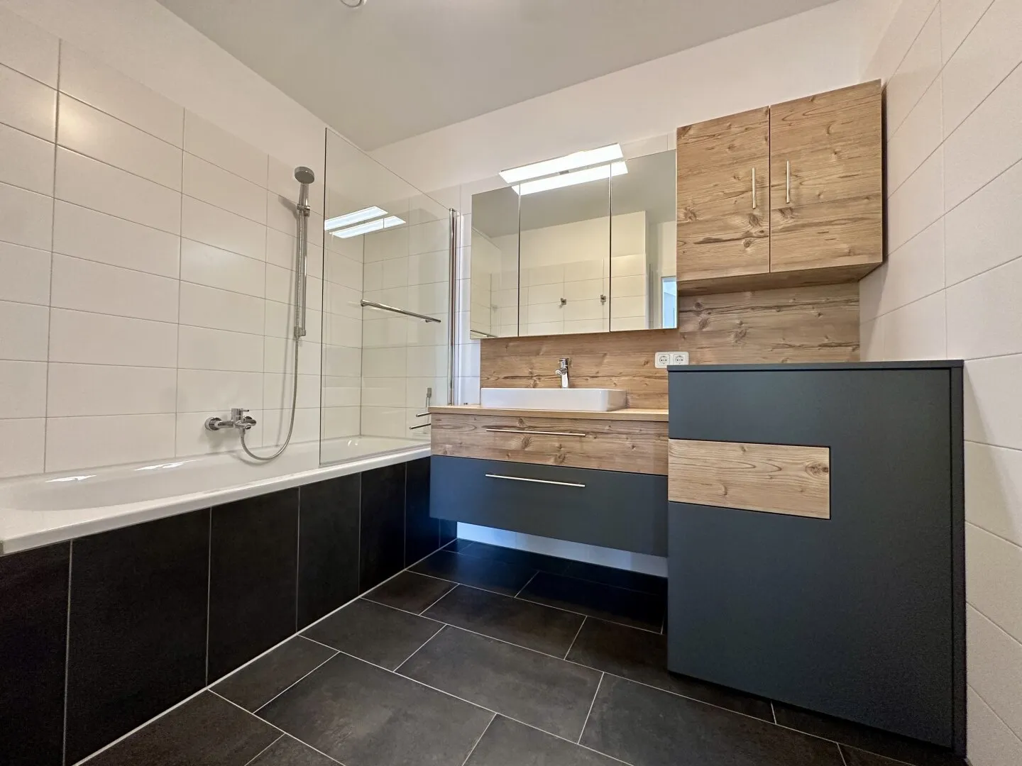 RESERVIERT! Modern wohnen mit Balkon & Grünblick