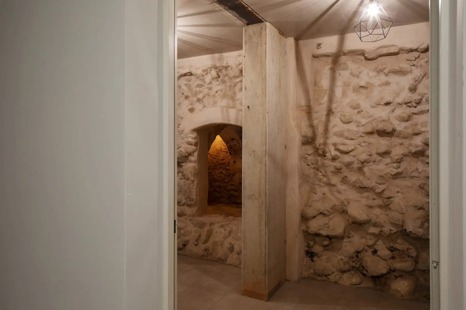 Historischer Keller mit Geschichte und Stil.