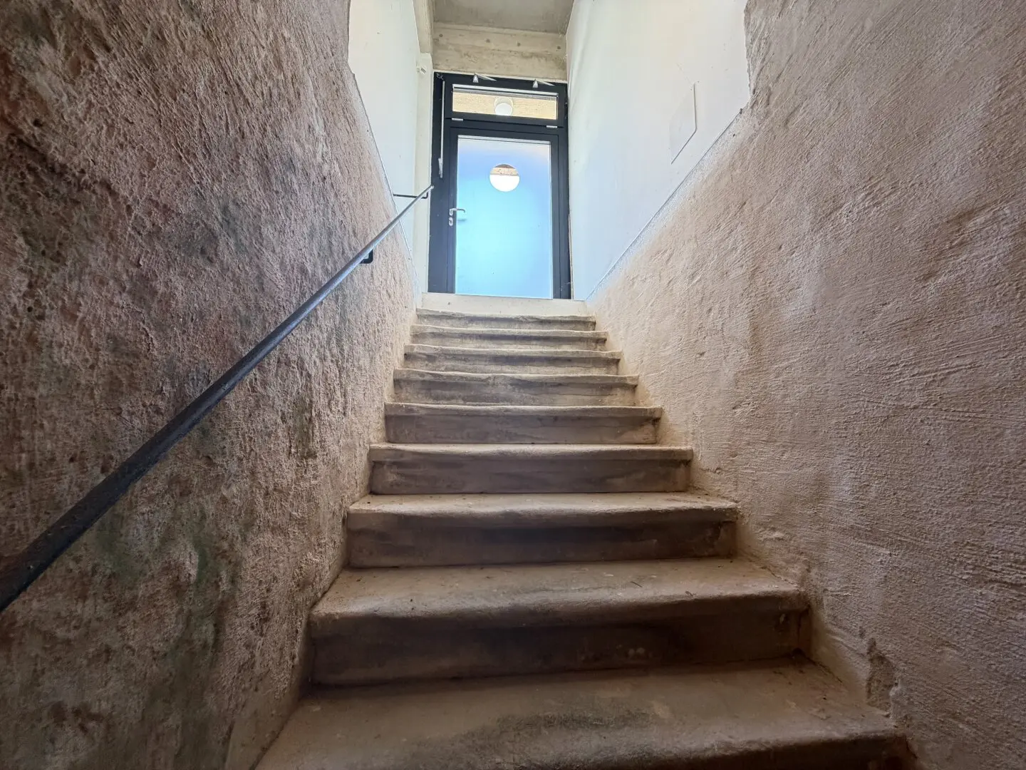 Historischer Keller mit Geschichte und Stil.