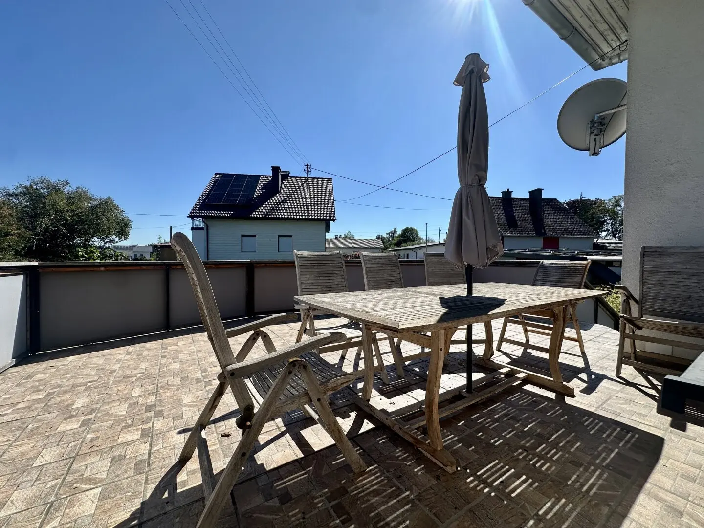 Großzügiges Haus mit Garten, Terrasse & Garage