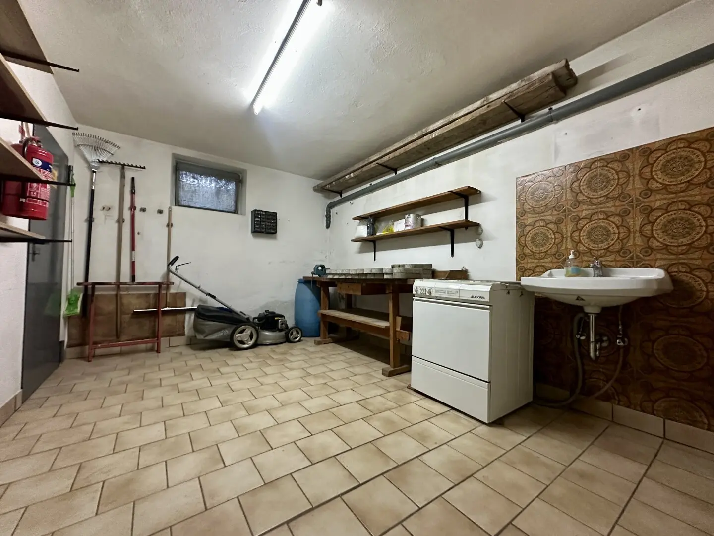 Großzügiges Haus mit Garten, Terrasse & Garage