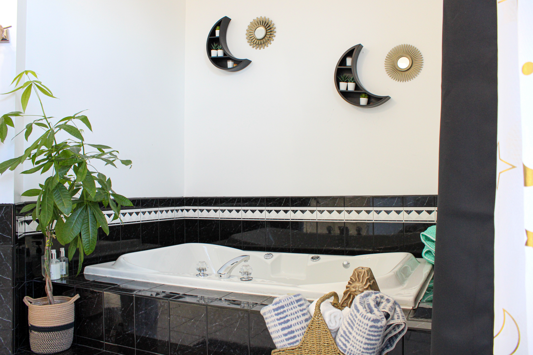 image of welcoming restaurant entrance (for a mexican restaurant)