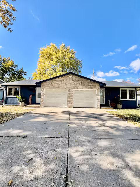 image of charming bed & breakfast exterior