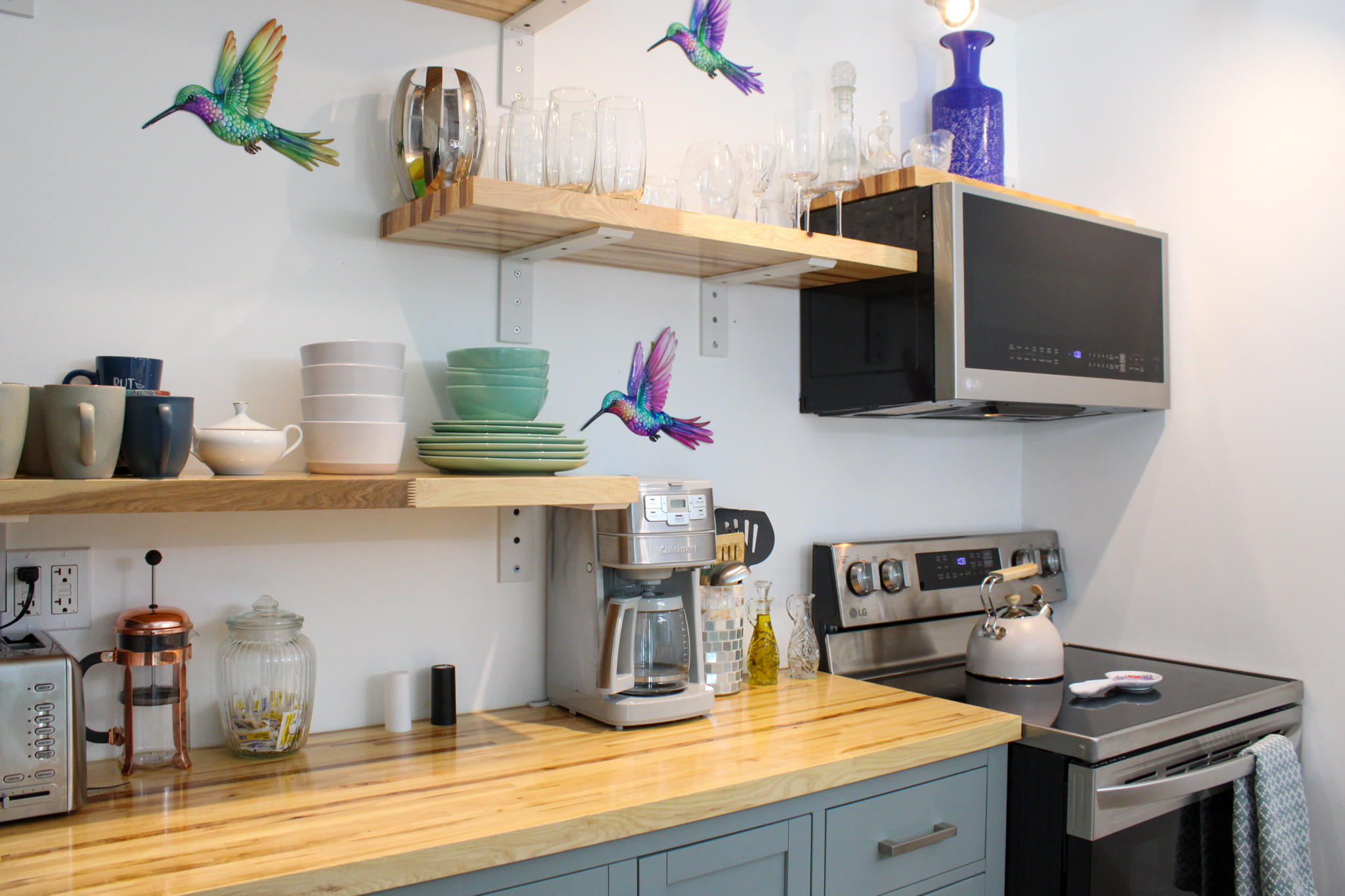 [background image] image of a nature scene visible through office windows (for a personal coach & consultant)