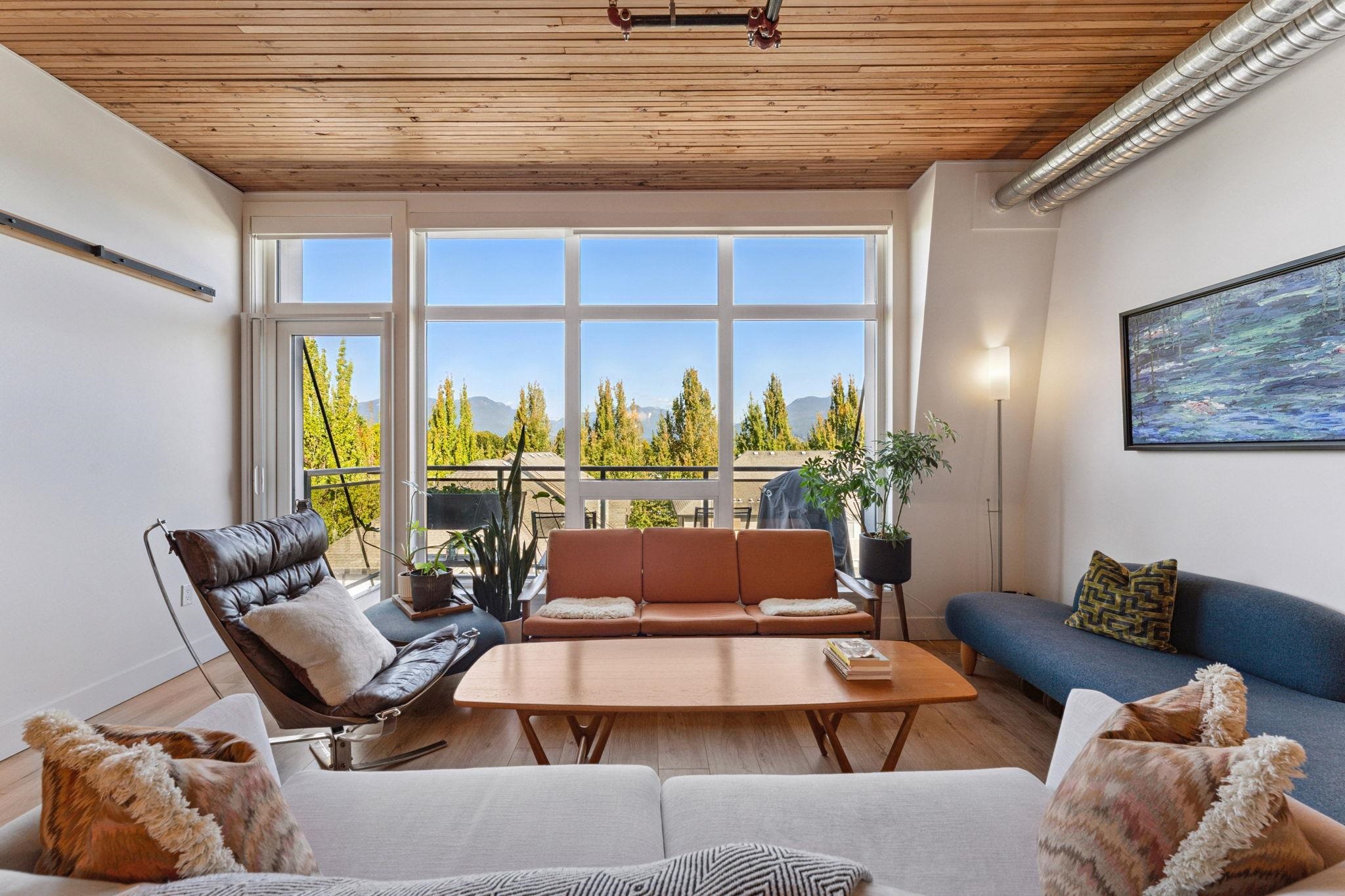 403 4223 HASTINGS STREET