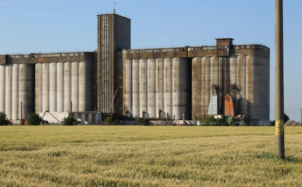 Axtira-about-three-image